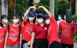 Xúc động hình ảnh sinh viên Đại học Y Hà Nội "xuất trận" chi viện Bắc Ninh
