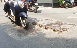 Những nắp cống như bẫy người nhan nhản trên đường phố Hà Nội