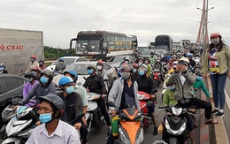 Tai nạn trên cầu Cần Thơ, kẹt xe kéo dài sang tận Vĩnh Long