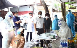 Thứ trưởng Bộ Y tế kiểm tra test nhanh tại Việt Yên, Bắc Giang