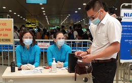 Sau nghỉ lễ, người dân trở lại Hà Nội đồng loạt khai báo y tế