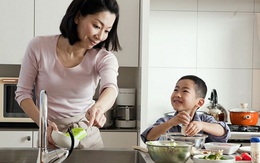 Biến khó chịu vì ở nhà trở thành niềm vui cho con