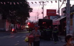 TP.HCM: Cháy lớn nhà dân ở quận 11, nhiều người thương vong