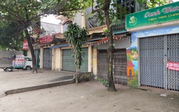 Khung cảnh vắng lặng, hàng quán cửa đóng then cài do ảnh hưởng COVID-19 tại Thường Tín, Hà Nội