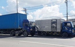 Xe container tông đuôi ôtô tải ở TP.HCM, một người tử vong