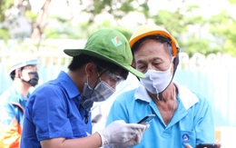 TP.HCM: Người dân ngỡ ngàng vì phải khai báo y tế online ở chốt kiểm soát dịch quận Gò Vấp