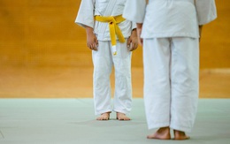 Bé trai 7 tuổi tử vong vì bị thầy giáo judo quật ngã nhiều lần