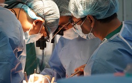 Bác sĩ mổ xuyên đêm cứu sống bệnh nhân bằng kỹ thuật lần đầu áp dụng ở Việt Nam