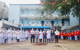 VIDEO: Thứ trưởng Bộ Y tế Nguyễn Trường Sơn thăm và tặng quà một số trường y, dược đang hỗ trợ tại Bắc Giang