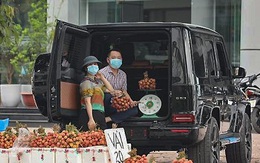 Ngồi siêu xe bán vải thiều, người đàn ông 'làm vì đam mê'