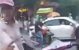 Va chạm giao thông, nữ "ninja" bực tức cầm vật nhọn cào xước xe ô tô giữa phố Hà Nội