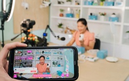 Dịch Covid-19 bùng trở lại, 'đại chiến' livestream của hàng quán khởi tranh