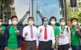 Sinh viên Trường Đại học Y khoa Phạm Ngọc Thạch xung phong tham gia “Taxi chuyển bệnh” và “Tổng đài viên”