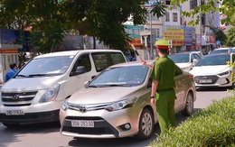 Hà Nội kiểm soát chặt người ra đường trong bối cảnh thành phố có thêm gần 70 ca dương tính