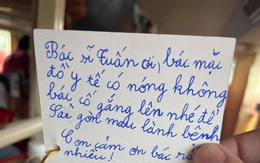Xúc động tấm thiệp "hậu phương nhí" gửi bác sĩ tuyến đầu chống dịch