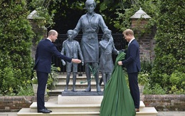 Khoảnh khắc đặc biệt giữa Hoàng tử William và Harry 'gây sốt MXH', dù thế nào họ vẫn là anh em một nhà