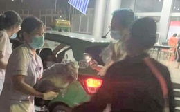 Lái xe taxi đỡ đẻ giúp sản phụ "mẹ tròn con vuông" trên đường đến bệnh viện