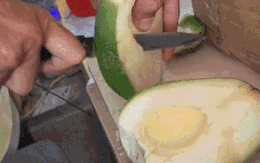 Ít ai biết, Việt Nam có giống dừa bổ ra như bổ quả cam, bỏ nước chỉ lấy phần vỏ để ăn