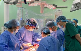 Em bé ung thư gan đầu tiên ở Việt Nam được ghép gan thành công