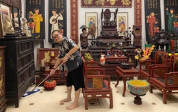Nghệ sĩ Xuân Hinh hóm hỉnh khoe tự tay dọn dẹp nhà cửa để lộ kiến trúc ngôi nhà độc đáo