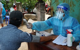TP.HCM: Xe lưu động tiêm vaccine cho người dân trong khu vực phong tỏa
