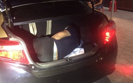 Người đàn ông Trung Quốc nằm trong cốp xe ô tô trốn qua chốt phòng dịch