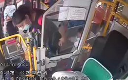 Tài xế xe bus đột quỵ khi đang lái xe trên đường, hành động cuối cùng trước khi qua đời gây xúc động