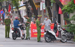 Khu phố cổ thêm một lớp kiểm soát chặt chẽ người đi đường