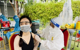 Người dân phấn khởi đi tiêm vaccine COVID-19 ở công viên đẹp và sang chảnh nhất Sài Gòn