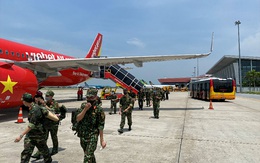 Vietjet vận chuyển hàng nghìn y bác sĩ, hàng triệu liều vaccine phòng dịch