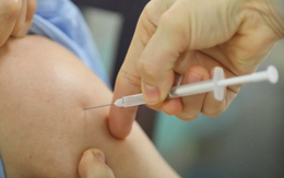 Người mắc bệnh viêm gan B có được tiêm vaccine COVID-19?