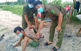 Tấn công lực lượng kiểm soát dịch, 2 bị cáo lãnh tổng cộng 5 năm tù