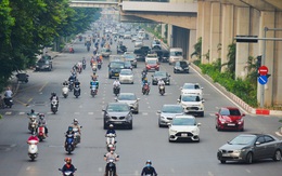 Đường phố Hà Nội đông nghịt xe cộ sáng đầu tuần