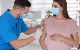 4 điều cần biết cho phụ nữ mang thai tiêm vaccine COVID-19