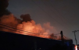 Hà Nội: Cháy lớn tại kho cồn kèm theo hàng chục tiếng nổ