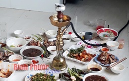 Bắt quả tang 8 nam nữ ăn nhậu khi đang giãn cách, trên mâm có bộ đồ hút shisha: Phạt 120 triệu đồng