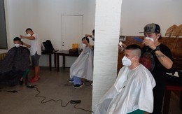 Cắt tóc miễn phí cho y, bác sĩ nơi tâm dịch TP Hồ Chí Minh