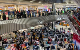 Ngày đầu tiên nghỉ Tết Dương lịch: Đường phố vắng vẻ, Trung tâm thương mại đông đúc