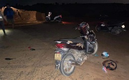 Tông vào đống cát giữa đường, mẹ và con trai 8 tuổi tử vong