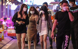 Phố Tây Bùi Viện sôi động trong ngày đầu quán bar, vũ trường mở cửa trở lại