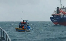 Quảng Trị: Cứu hộ 3 ngư dân trên tàu cá gặp sự cố, trôi tự do