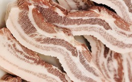 Chi 1,3 tỷ USD nhập khẩu, thịt ngoại giá siêu rẻ tràn ngập chợ Tết