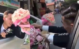 Vì sao các cô dâu Việt thường đổi hoa cưới cho nhau giữa đường?