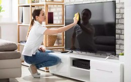 Tivi sử dụng lâu ngày bị ố bẩn màn hình? Không lau bằng nước, hãy học đúng cách, vừa lau sạch vừa không hại màn hình!