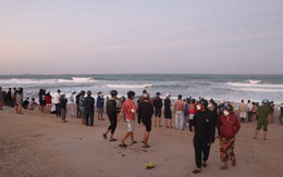 Tắm biển ở Phú Yên, hai học sinh lớp 10 bị sóng cuốn trôi mất tích