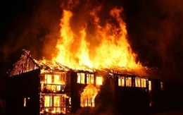Phóng hỏa đốt nhà vì mẹ không cho vay tiền