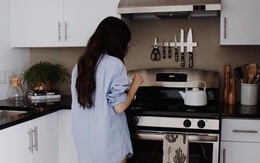 Được bạn trai lương 50 triệu dẫn về nhà ra mắt, nhưng nửa đêm dậy nghe được cuộc nói chuyện, cô gái lập tức "đổi hướng"