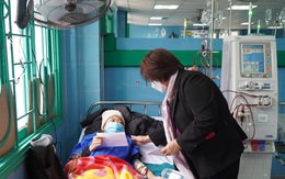 Bệnh nhân nghèo tại Quảng Bình rưng rưng nhận quà Tết sớm