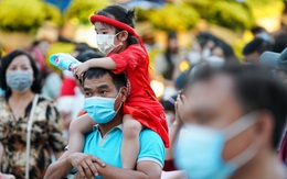 Trung tâm TP.HCM nhộn nhịp trước giao thừa