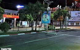 Kiểm tra chống dịch, cán bộ phường đội bị thanh niên lao xe máy vào người